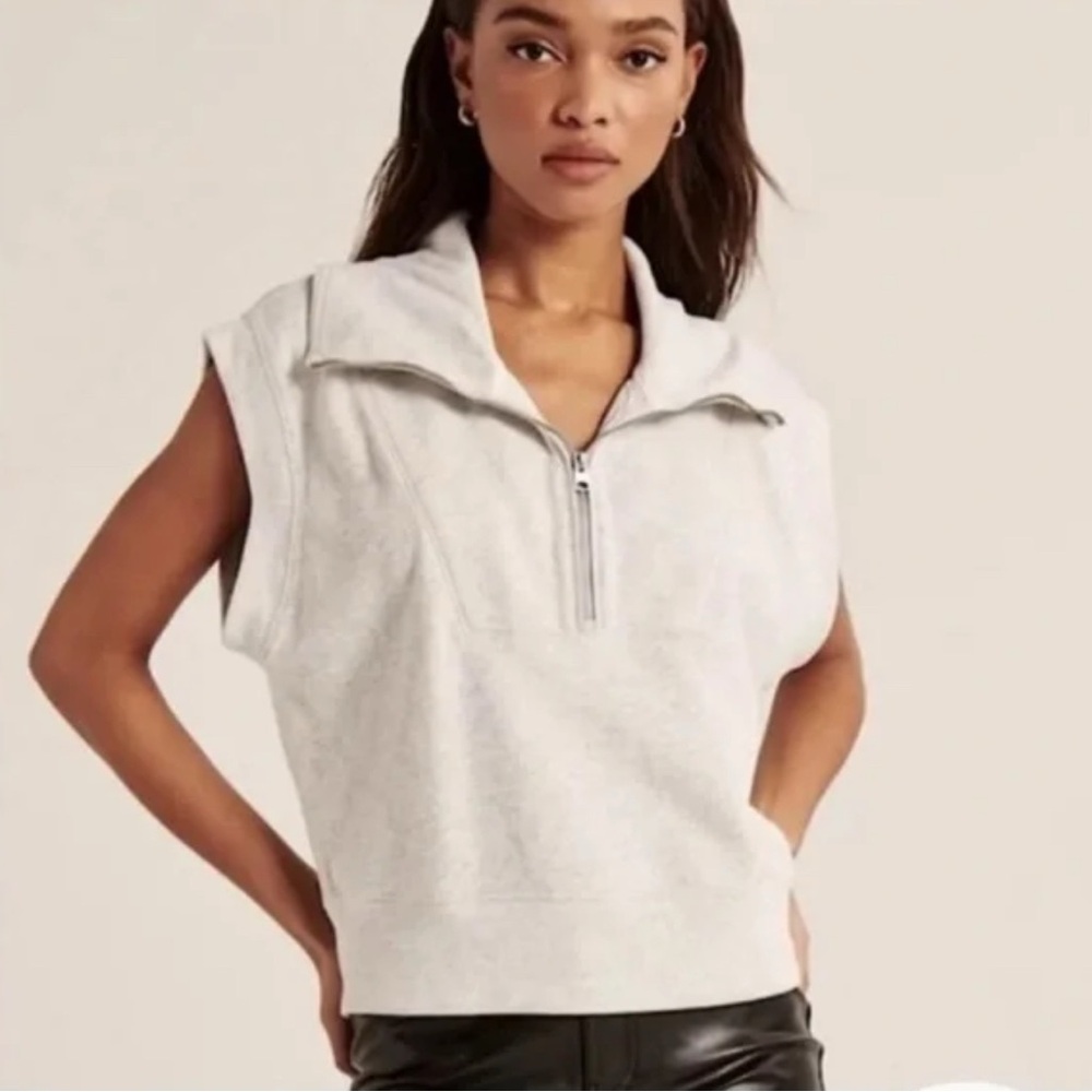 Abercrombie & Fitch - Sleeveless Gray Zip-Up Top